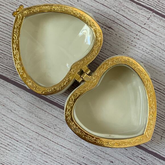 Heart Shaped Ceramic Christmas Holiday Trinket Box with Poinsettias and Bow 3"H - Picture 2 of 16